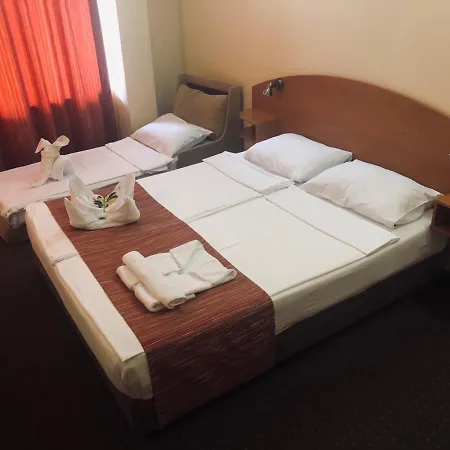 Family Deja Vu Hotel 2*