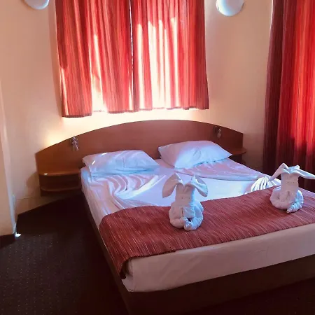 Отель Family Deja Vu 2*