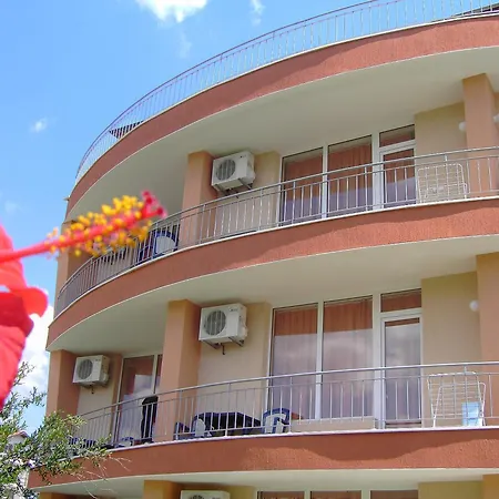 Отель Family Deja Vu