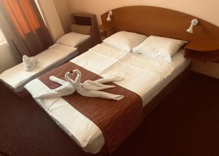 Отель Family Deja Vu Равда