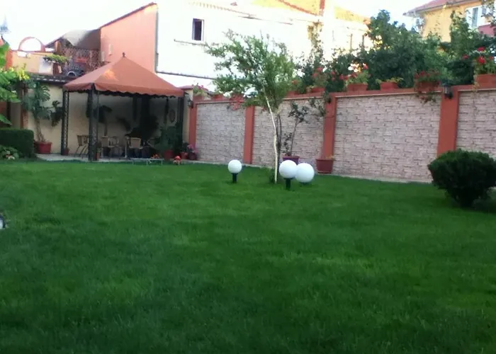 Family Deja Vu Отель Равда