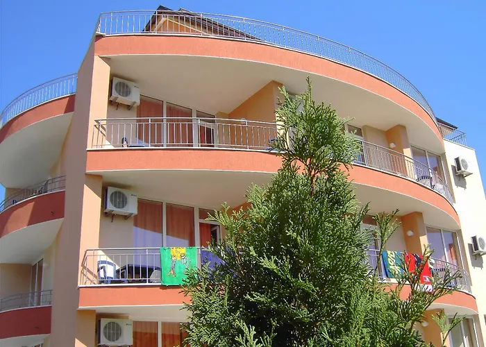 Отель Family Deja Vu