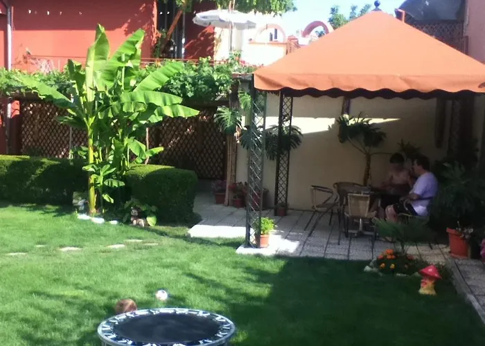 Отель Family Deja Vu Равда