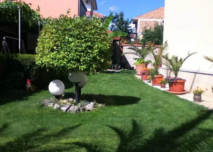 Отель Family Deja Vu Равда